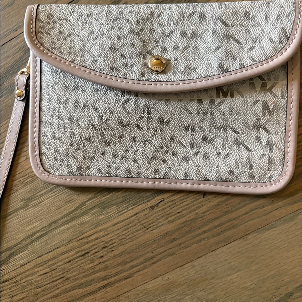 Michael Kors Cream and Tan Wristlet